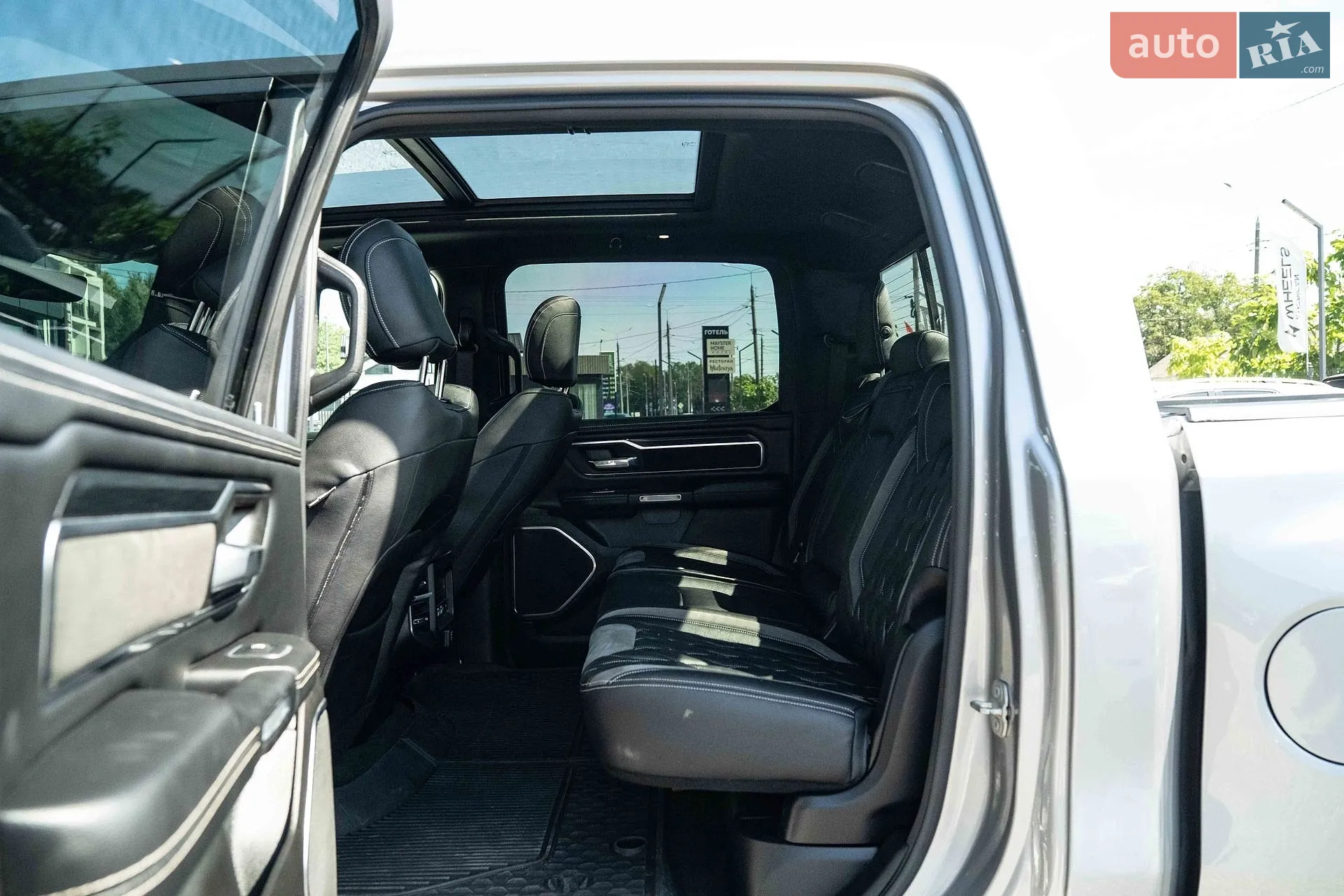 2023 RAM 1500 - мініатюра 44