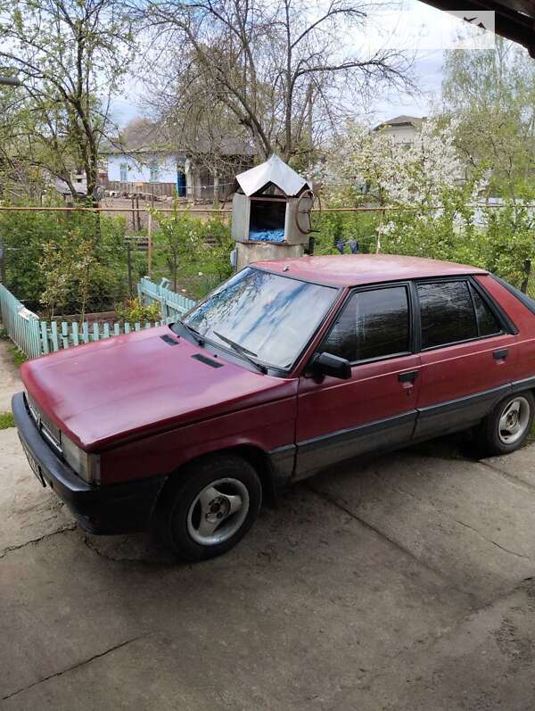 Хетчбек Renault 11 1986 в Бурштині