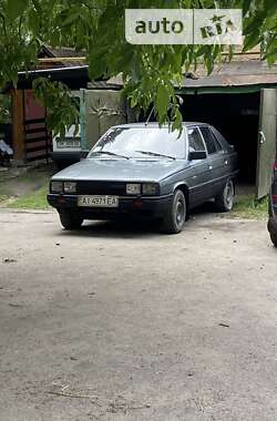 Хэтчбек Renault 11 1988 в Остроге