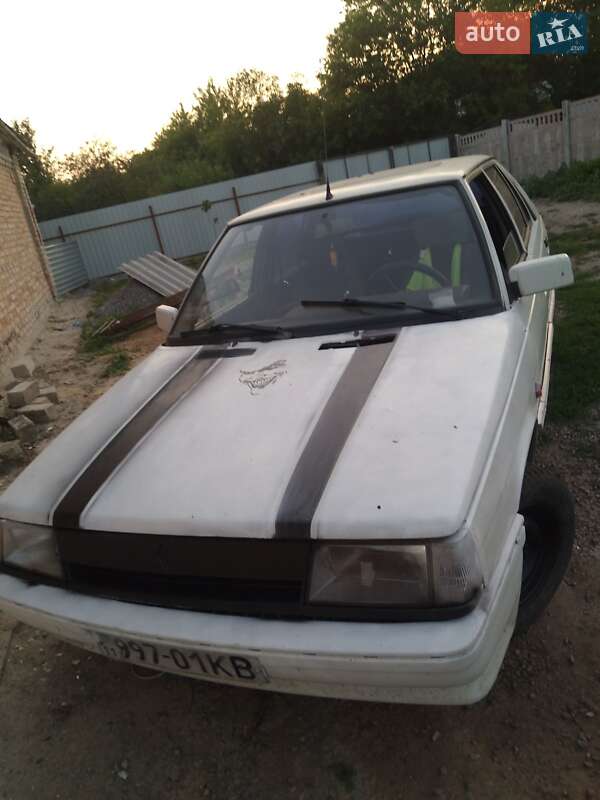 Хэтчбек Renault 11 1988 в Киеве