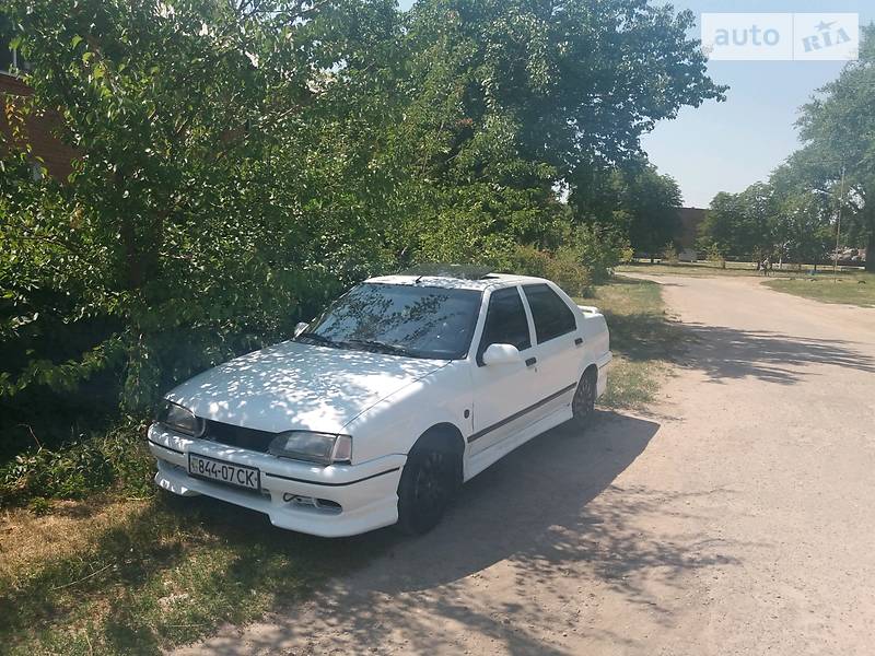 Renault 19 1992 року