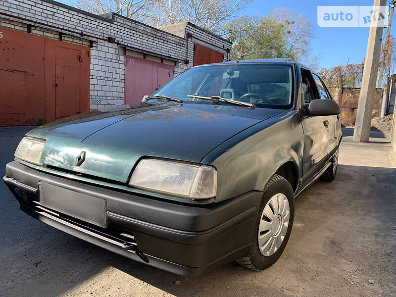 Седан Renault 19 1990 в 