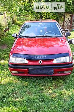 Седан Renault 19 1992 в Ровно