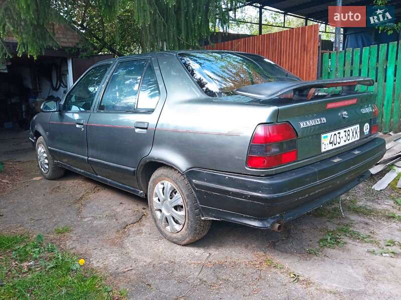 Седан Renault 19 1991 в Пирятине