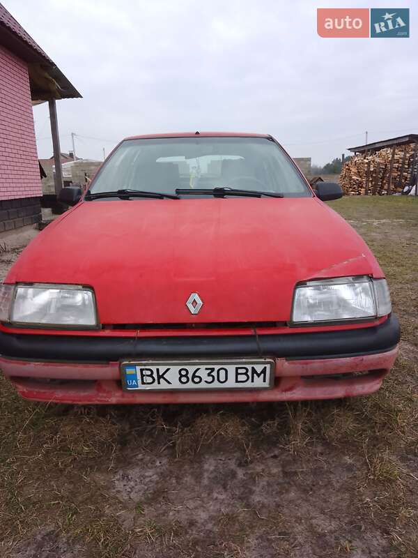 Седан Renault 19 1991 в Вараші