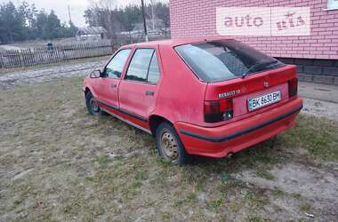Седан Renault 19 1991 в Вараше