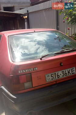 Хетчбек Renault 19 1989 в Хусті