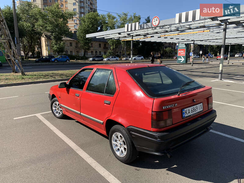 Хэтчбек Renault 19 1991 в Киеве