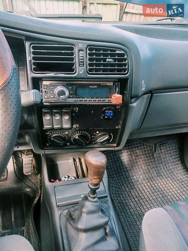 Седан Renault 19 1992 в Бобровиці
