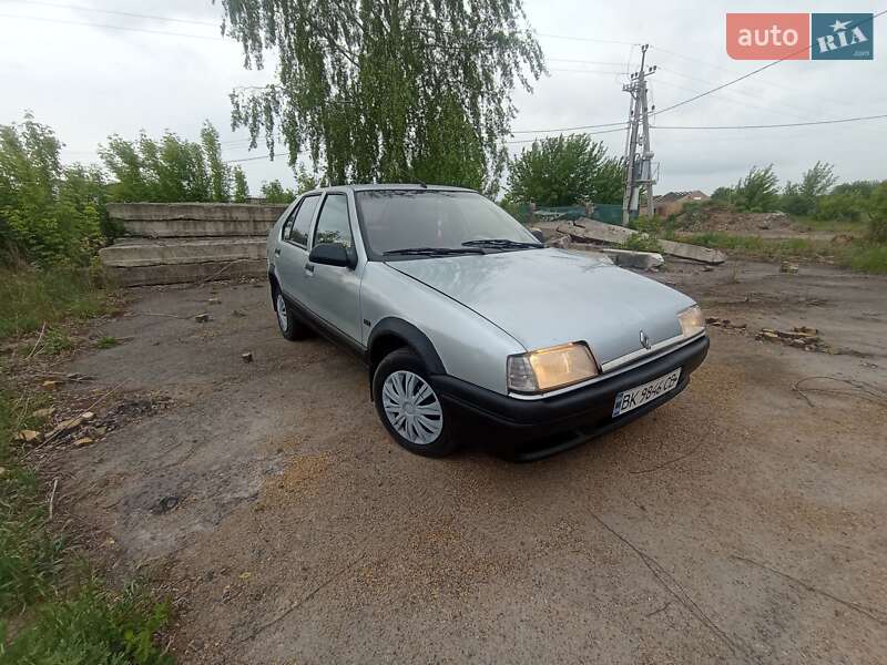 Хетчбек Renault 19 1990 в Радивиліві
