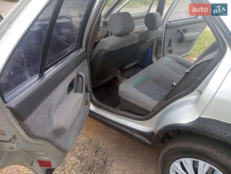 Хетчбек Renault 19 1990 в Радивиліві