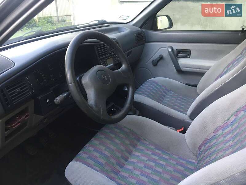 Седан Renault 19 1992 в Снятині