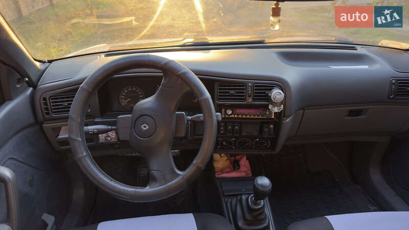 Седан Renault 19 1996 в Измаиле
