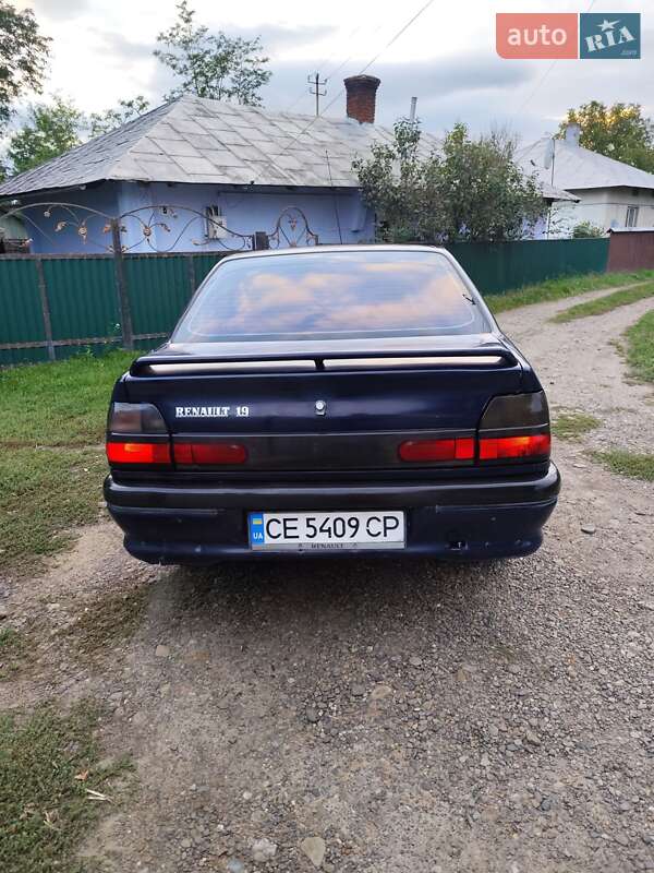 Седан Renault 19 1996 в Снятине