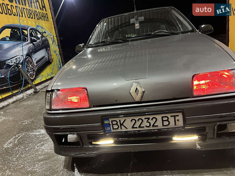 Хэтчбек Renault 19 1990 в Прилуках