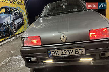 Хэтчбек Renault 19 1990 в 