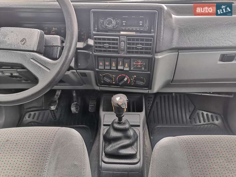 Хетчбек Renault 19 1991 в Здолбуніві фото 14 Хетчбек Renault 19 1991 в Здолбуніві