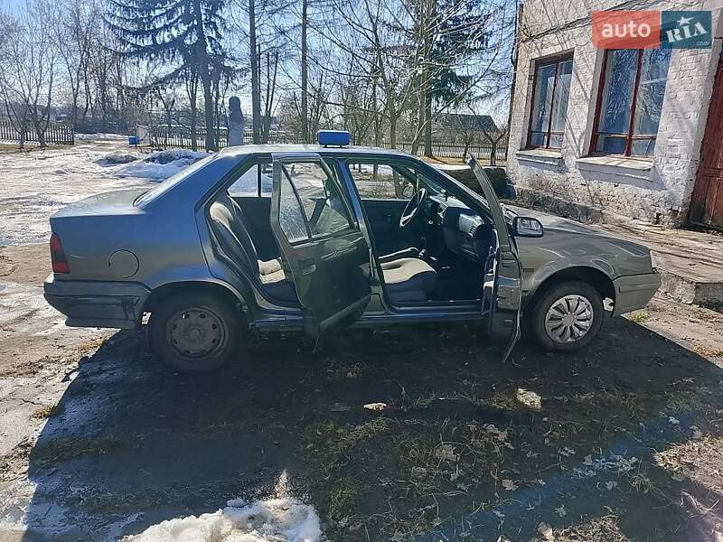 Седан Renault 19 1992 в Умані