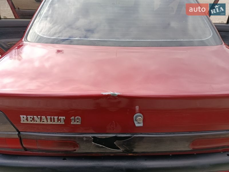 Седан Renault 19 1995 в Киеве
