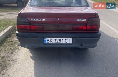 Седан Renault 19 1998 в Сарнах