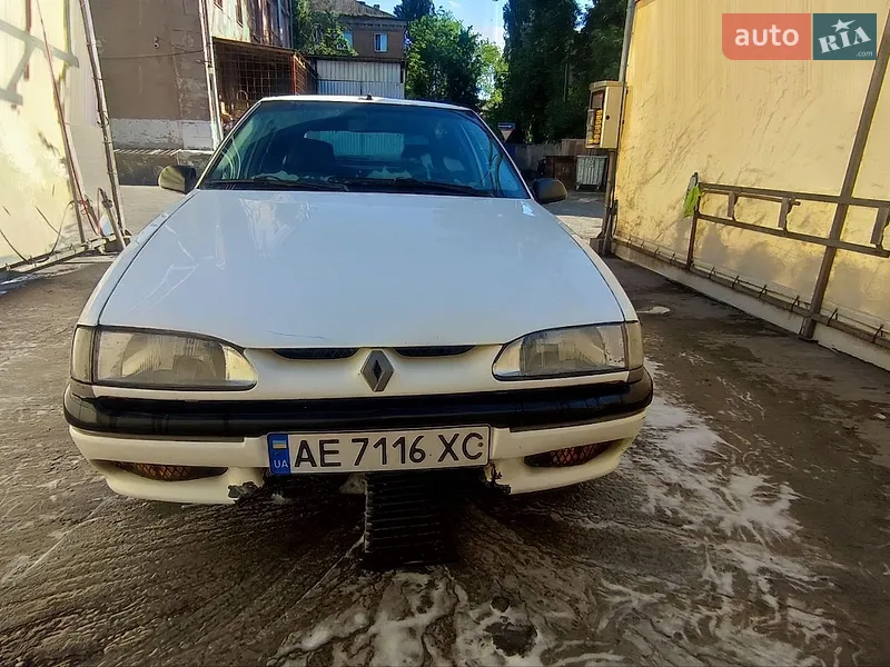 Renault 19