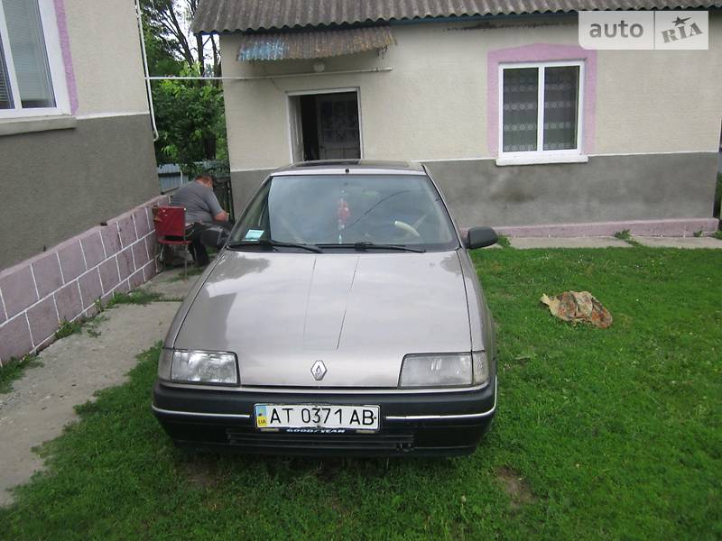 Седан Renault 21 1992 в Чорткове