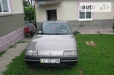 Седан Renault 21 1992 в Чорткове