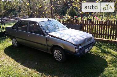 Седан Renault 21 1986 в Черновцах