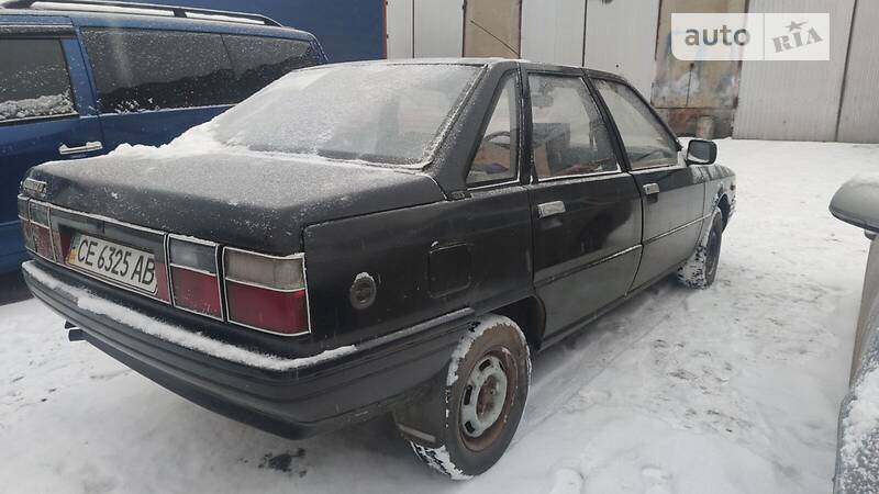 Седан Renault 21 1987 в Черновцах
