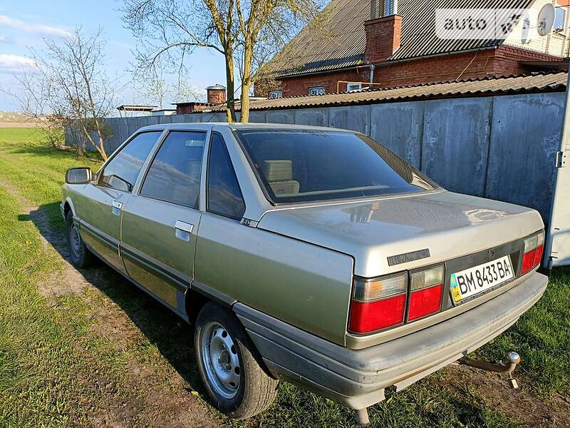 Седан Renault 21 1988 в Ромнах