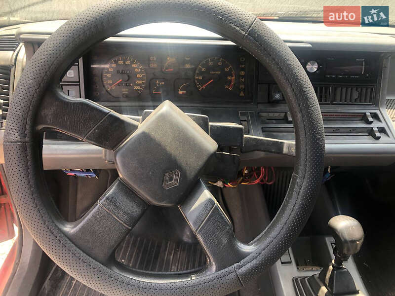 Седан Renault 21 1986 в Кам'янському