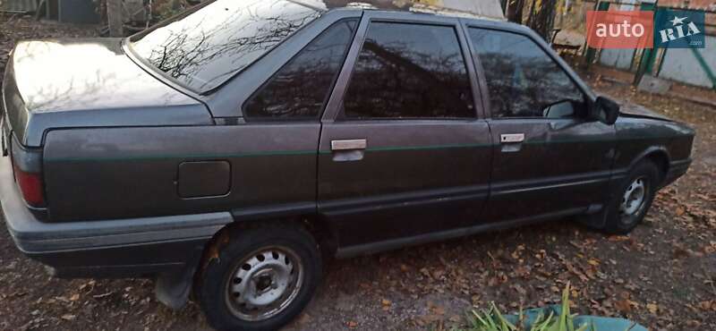Седан Renault 21 1988 в Луцке