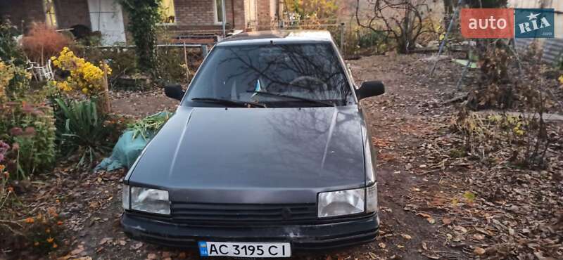 Седан Renault 21 1988 в Луцке