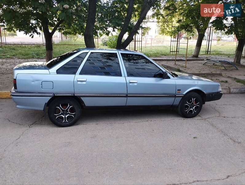 Седан Renault 21 1990 в Южноукраинске