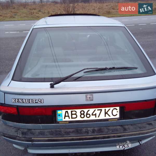 Хэтчбек Renault 21 1990 в Ладыжине