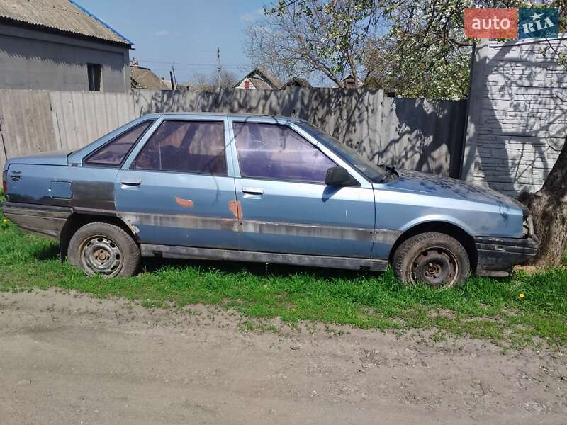 Седан Renault 21 1987 в П'ятихатках