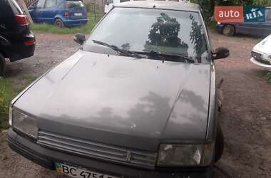 Седан Renault 21 1989 в Нововолынске