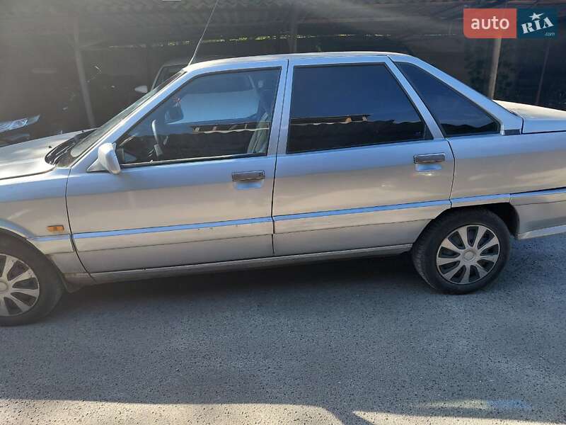 Седан Renault 21 1989 в Киеве