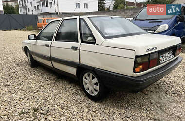Седан Renault 21 1988 в Кременце