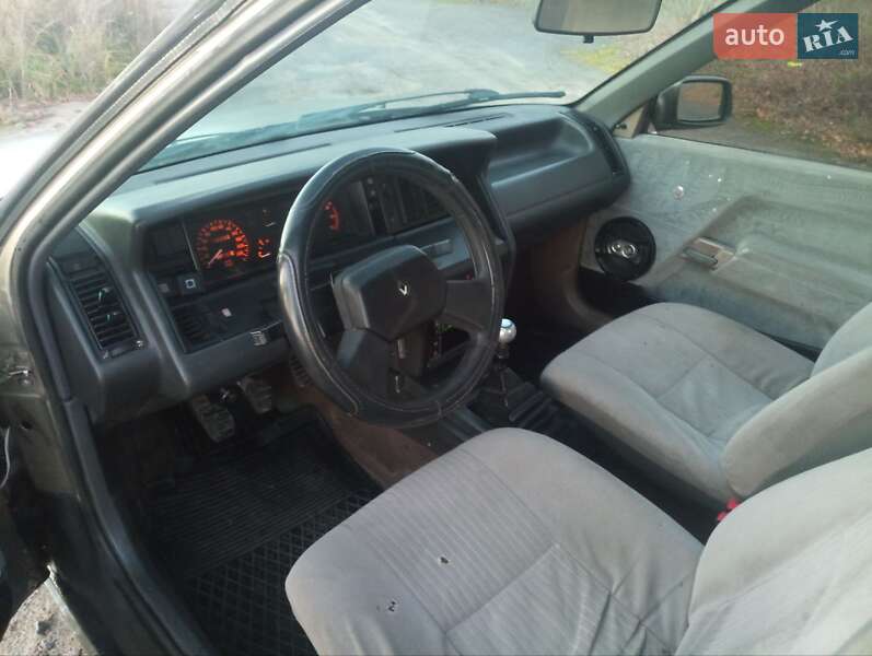 Седан Renault 21 1988 в Радивилове