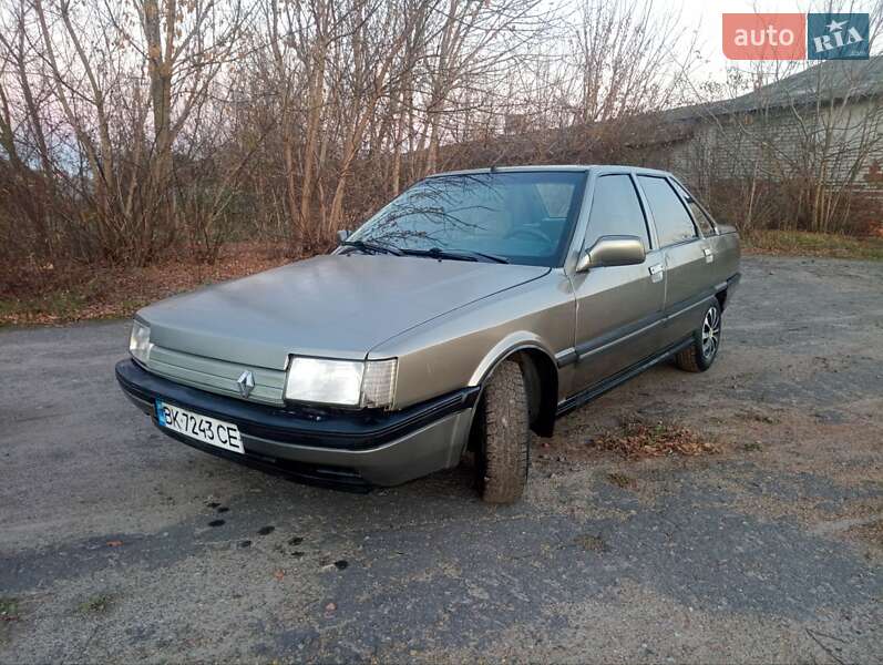 Седан Renault 21 1988 в Радивилове
