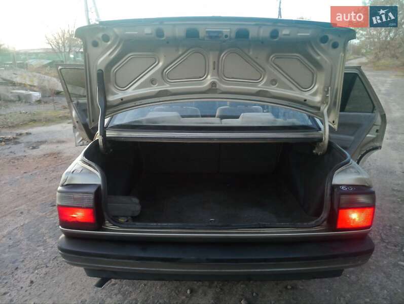 Седан Renault 21 1988 в Радивилове