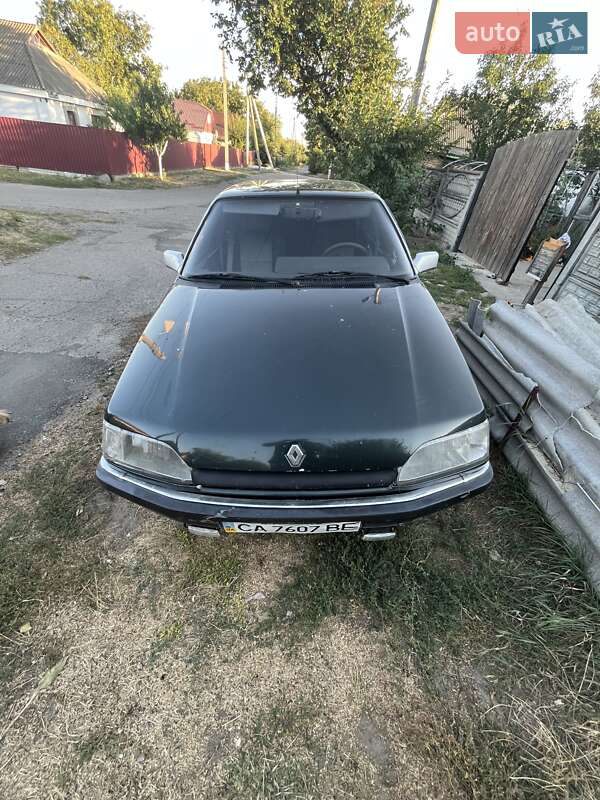 Хэтчбек Renault 25 1989 в Каменке