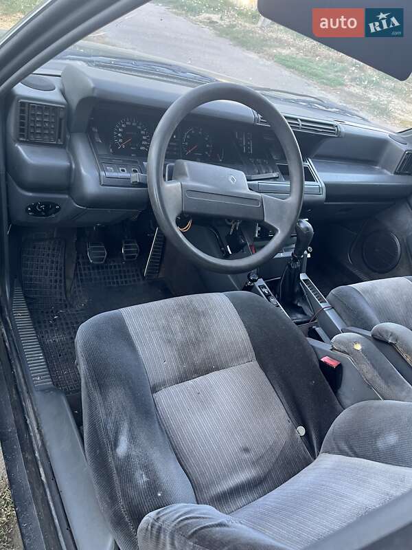 Хэтчбек Renault 25 1989 в Каменке