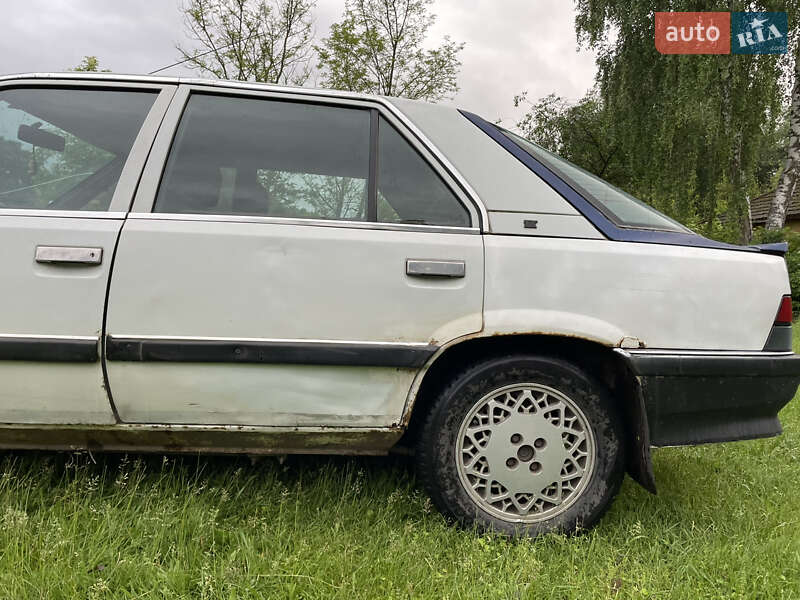 Хэтчбек Renault 25 1991 в Прилуках