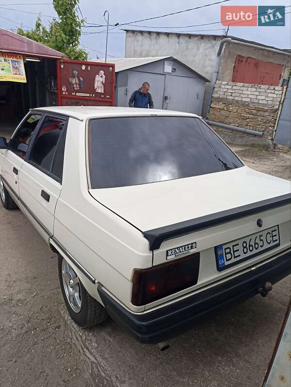 Седан Renault 9 1986 в Николаеве