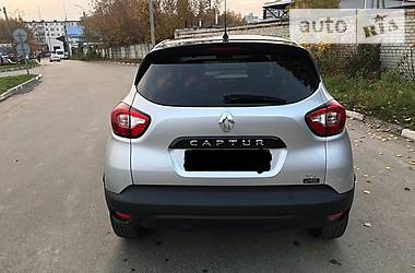 Позашляховик / Кросовер Renault Captur 2015 в Житомирі