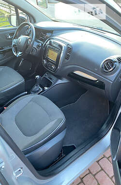 Позашляховик / Кросовер Renault Captur 2014 в 