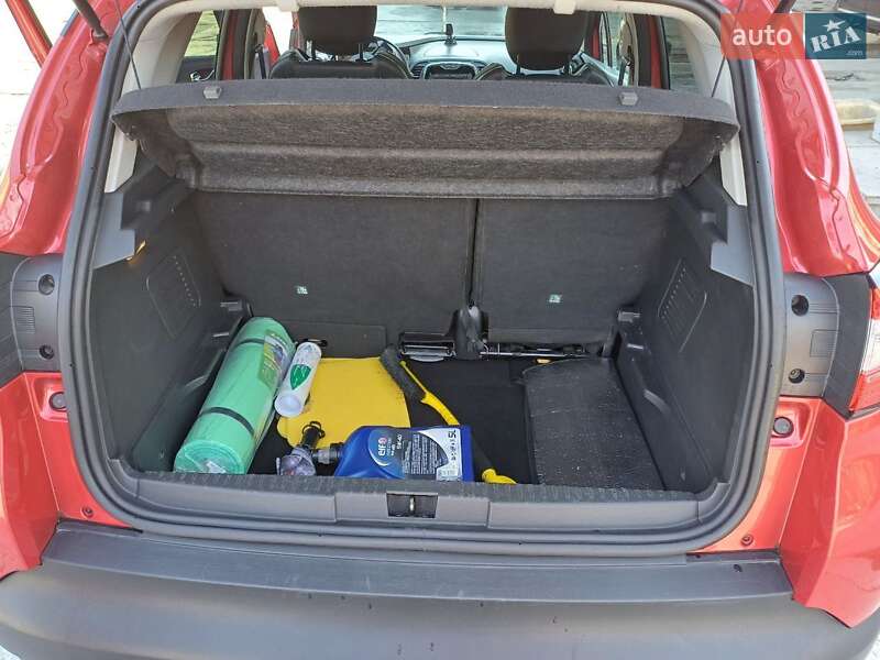 Внедорожник / Кроссовер Renault Captur 2016 в Ужгороде