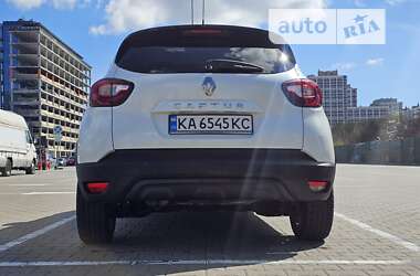 Позашляховик / Кросовер Renault Captur 2018 в 